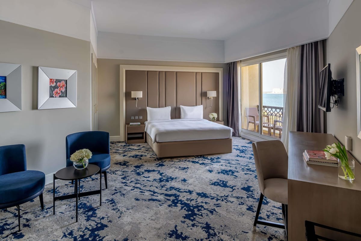 Kostenlose Minibar, Zimmersafe, Schreibtisch, kostenloses WLAN