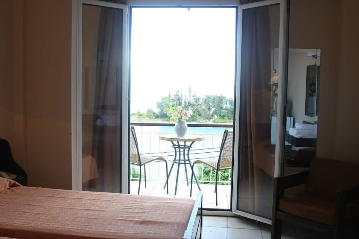 free cots/infant beds, rollaway beds, free wifi, bed sheets