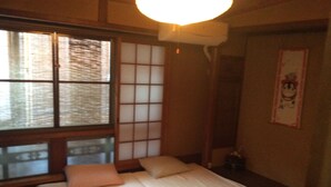 和室 (布団2枚)