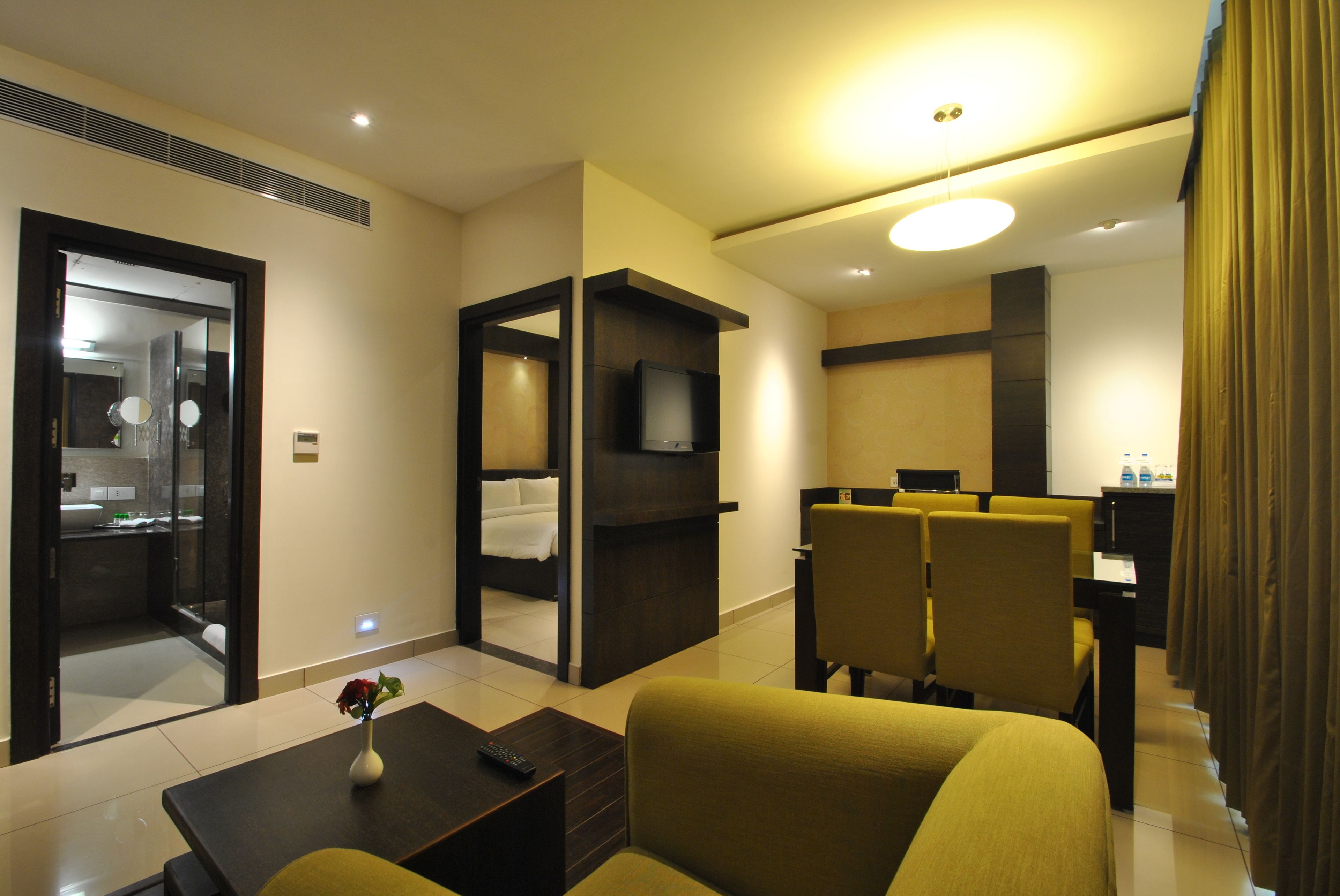 executive suite | living room | 32-inch lcd tv with satellite channels, tv