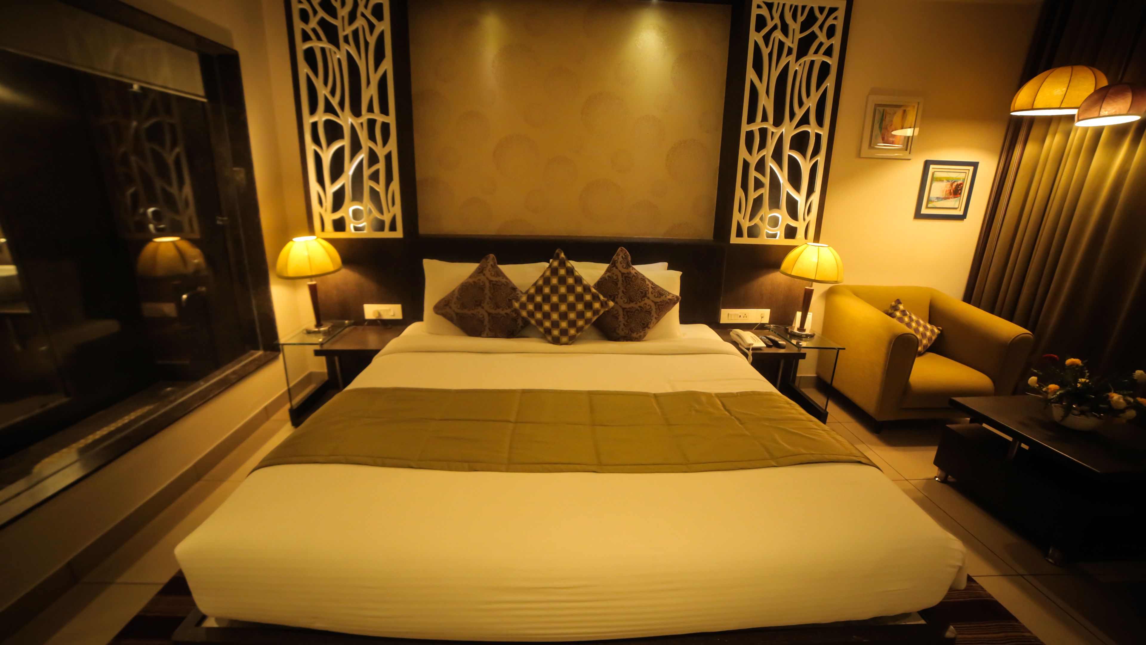 executive suite | select comfort beds, in-room safe, individually decorated