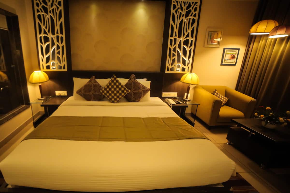 executive suite | select comfort beds, in-room safe, individually decorated