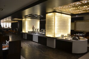 Daily buffet breakfast (INR 550 per person) - Rivatas (Varanasi)