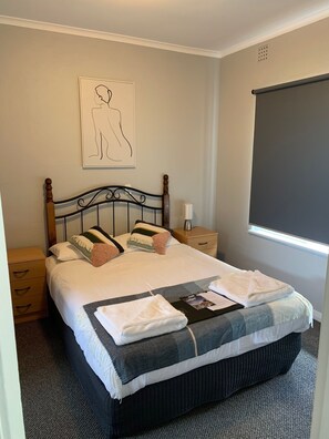 Iron/ironing board, free WiFi, bed sheets - Hello Adelaide Motel and Apartments (Frewville)