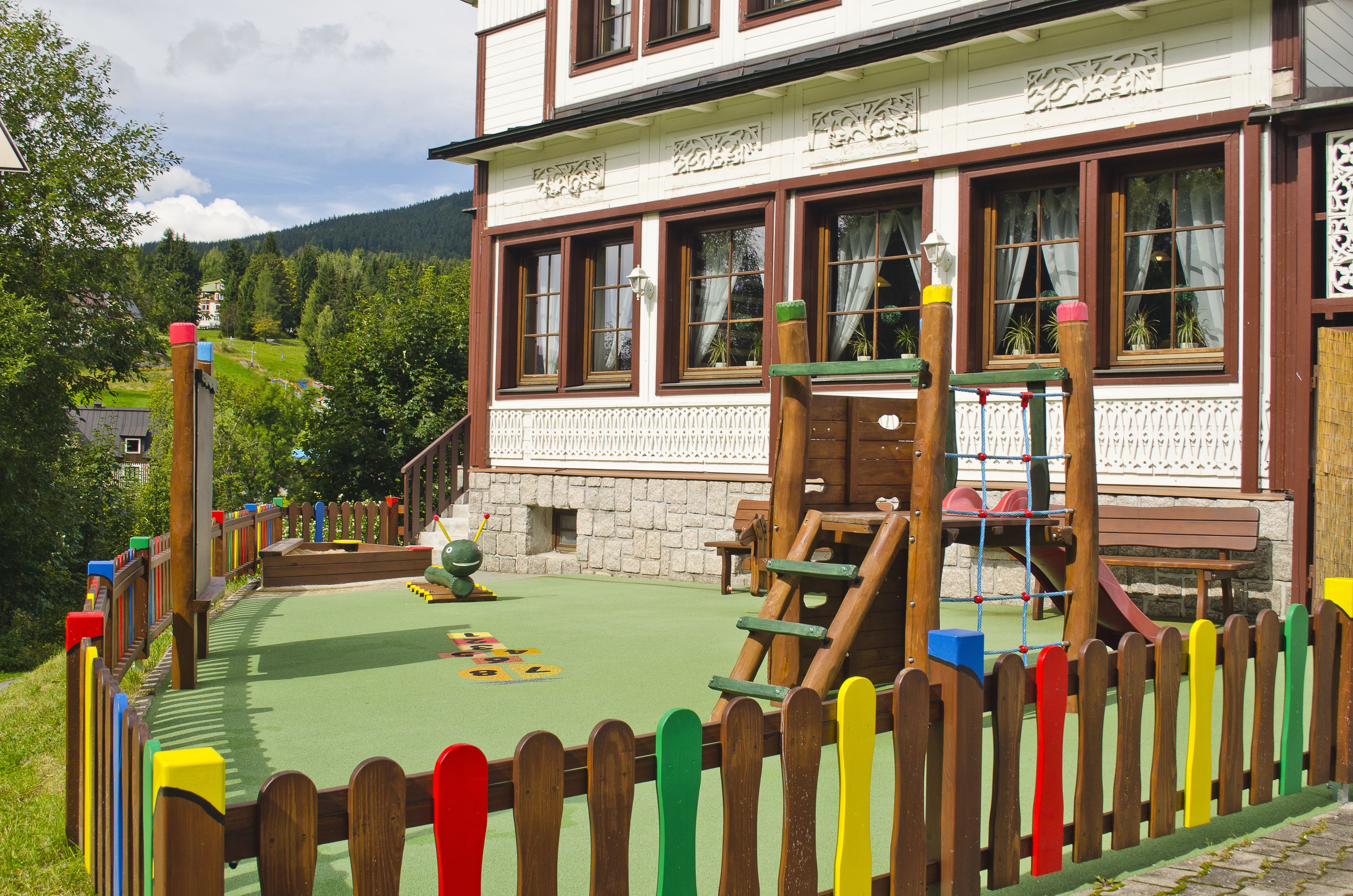 children’s play area – outdoor