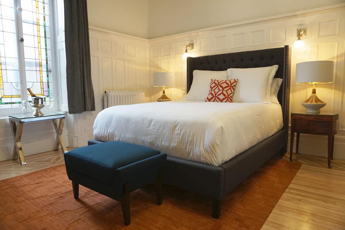 Standard Room, 1 Queen Bed | Premium bedding, desk, blackout drapes, iron/ironing board (on request)