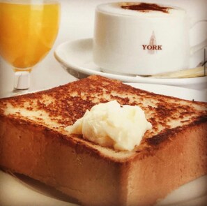 Daily continental breakfast for a fee - Alvi (Soria)