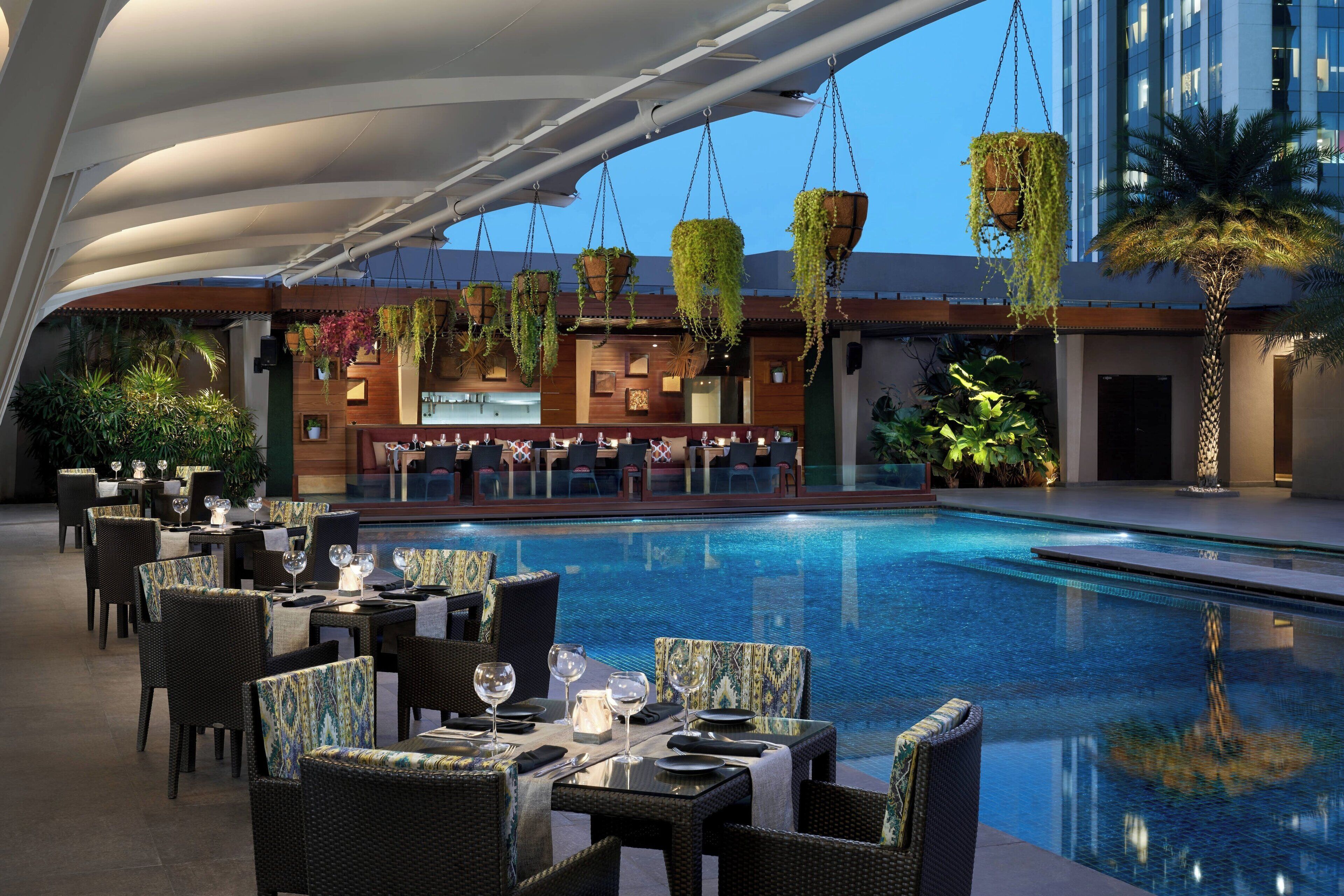 5 restaurants, breakfast, lunch, dinner served; international cuisine