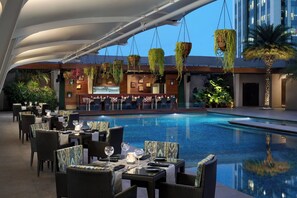 5 restaurantes; se sirve desayuno, almuerzo, cena y brunch