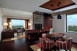 Suite, 1 King Bed | Living area