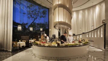 5 间餐厅,供应早餐、午餐和晚餐,国际美食