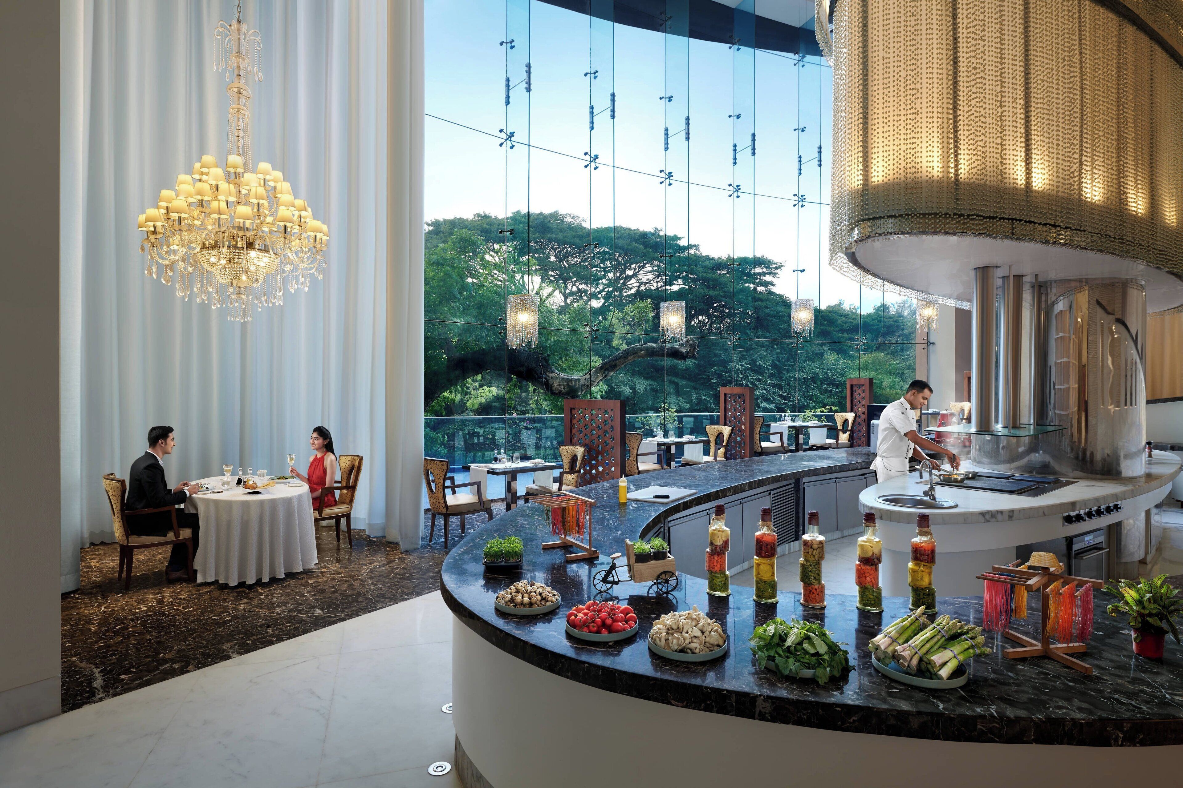 5 restaurants, breakfast, lunch, dinner served; international cuisine