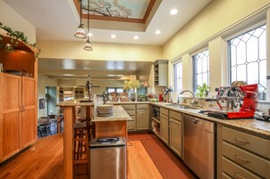 Free daily breakfast 