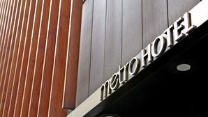 A hotel sign with the name "Metro Hotel" on a modern building facade. - Metro Hotel (Seoul)