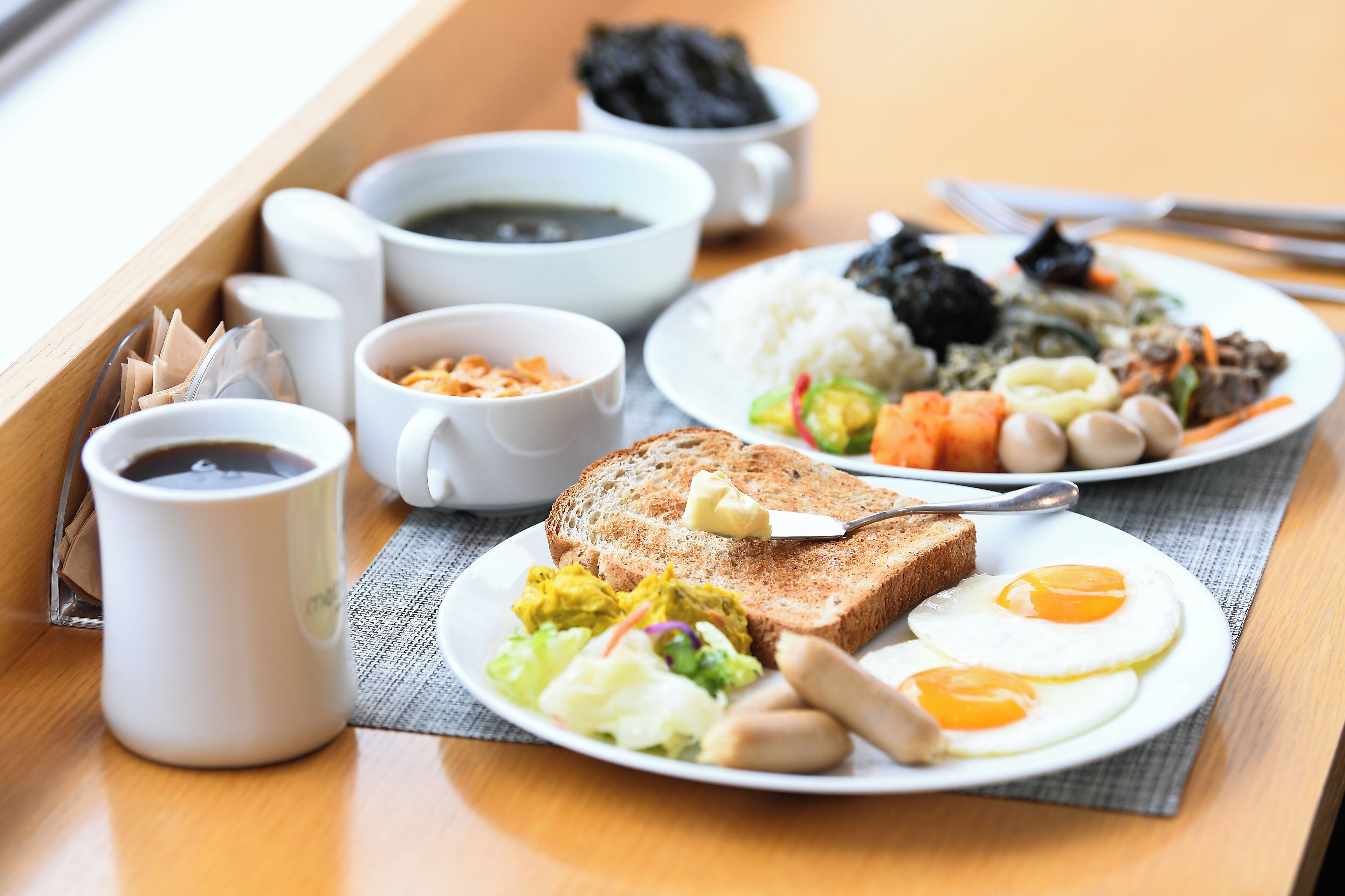 daily buffet breakfast (krw 13200 per person)