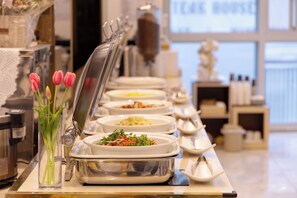 Tägliches Frühstücksbuffet gegen Gebühr