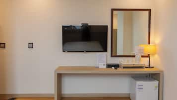 Down duvets, in-room safe, desk, blackout curtains
