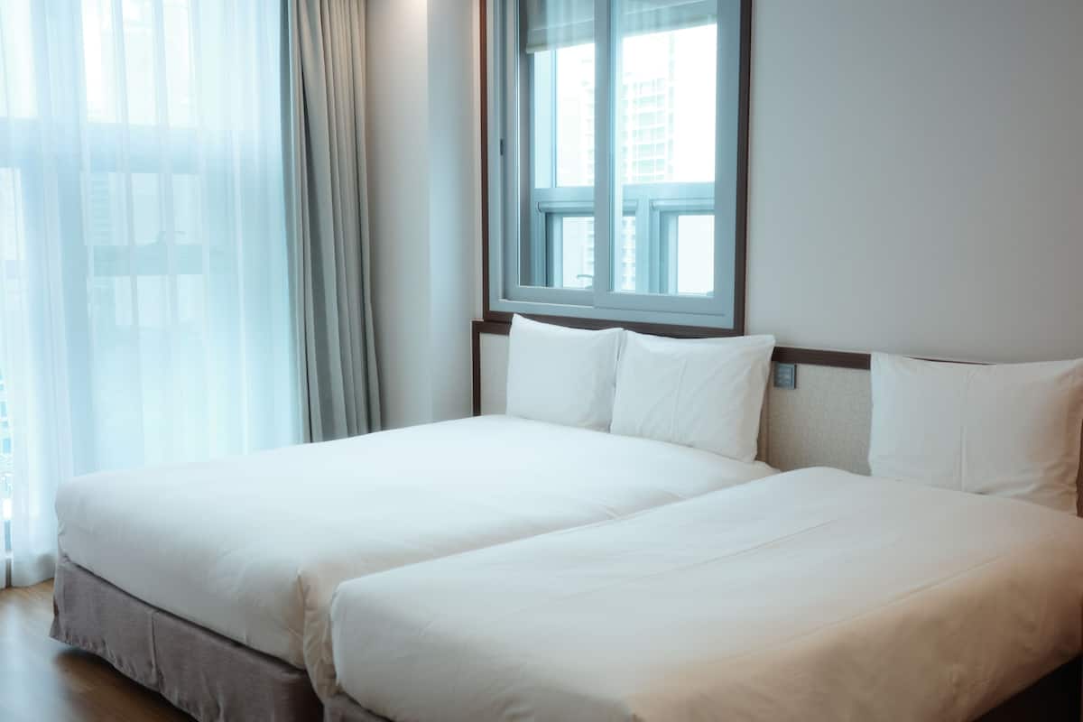 Down duvets, in-room safe, desk, blackout curtains