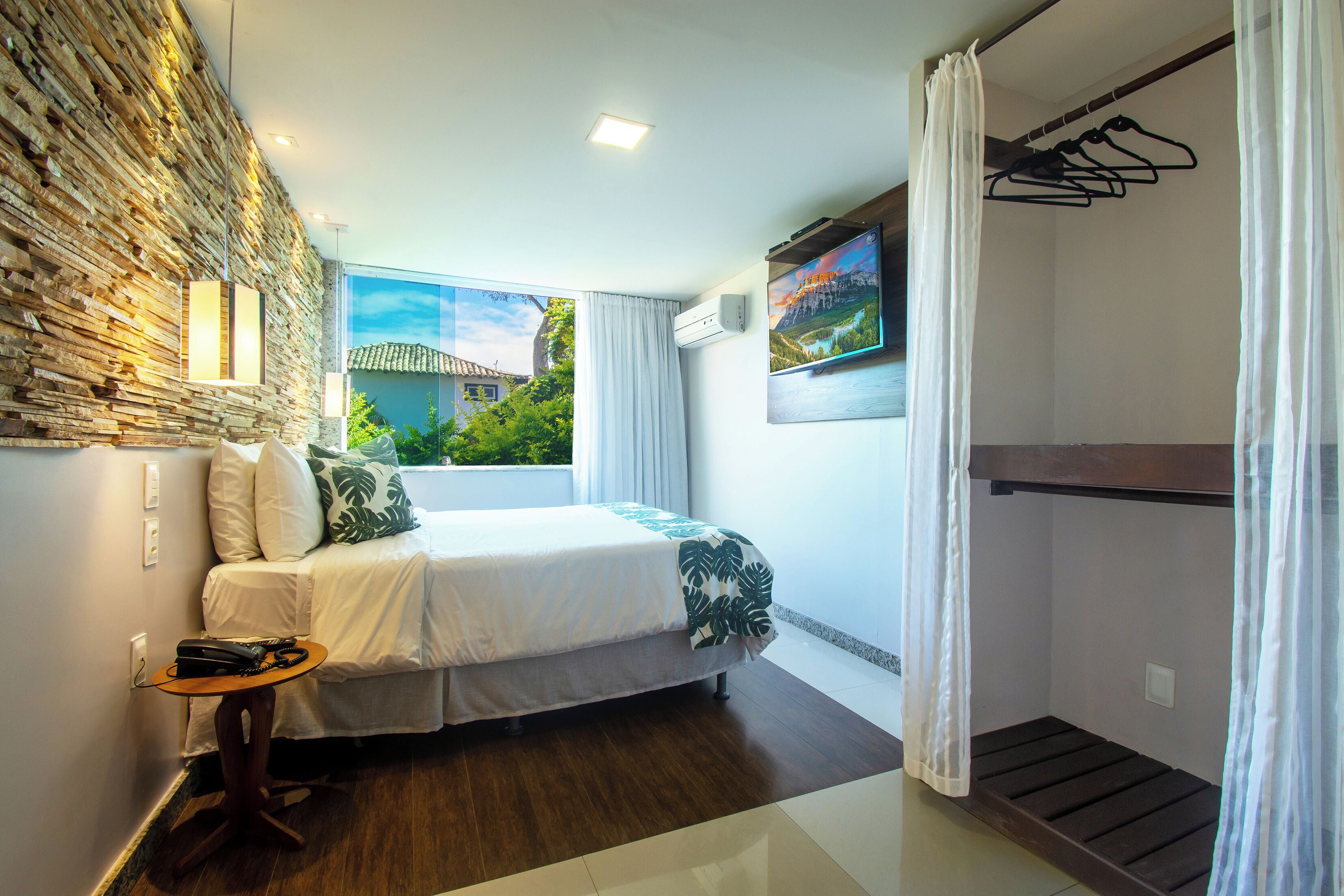 classic room - 2 bedrooms (sem varanda) | 1 bedroom, minibar, in-room safe, desk