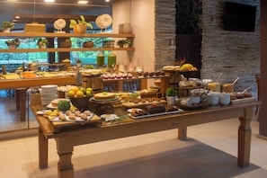 Free daily buffet breakfast