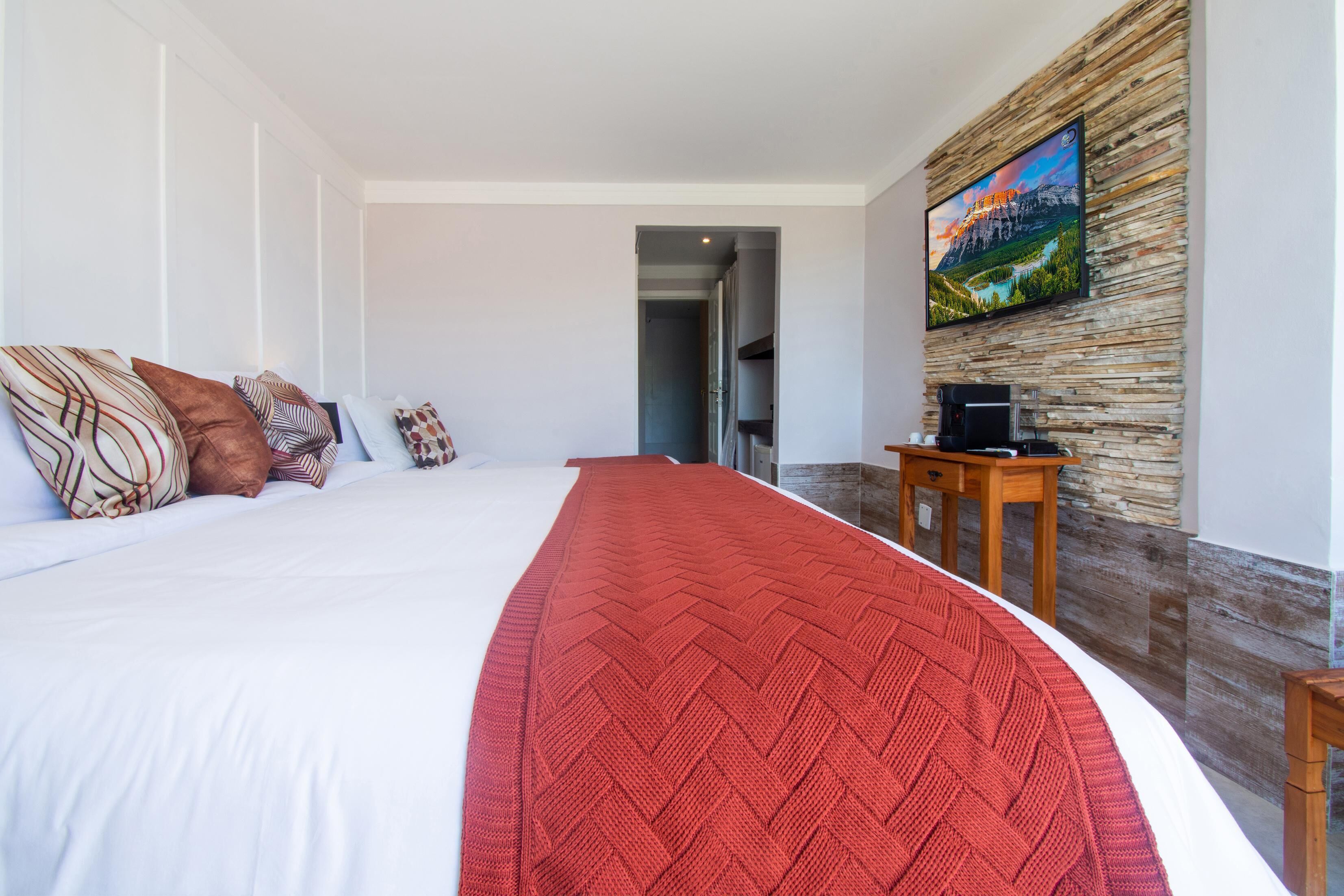 Minibar, safe på rommet, skrivebord og blendingsgardiner