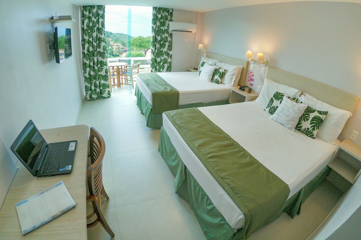 Standard Room | Minibar, in-room safe, desk, blackout curtains