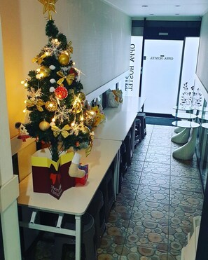 冷蔵庫、コンロ、コーヒー / ティーメーカー