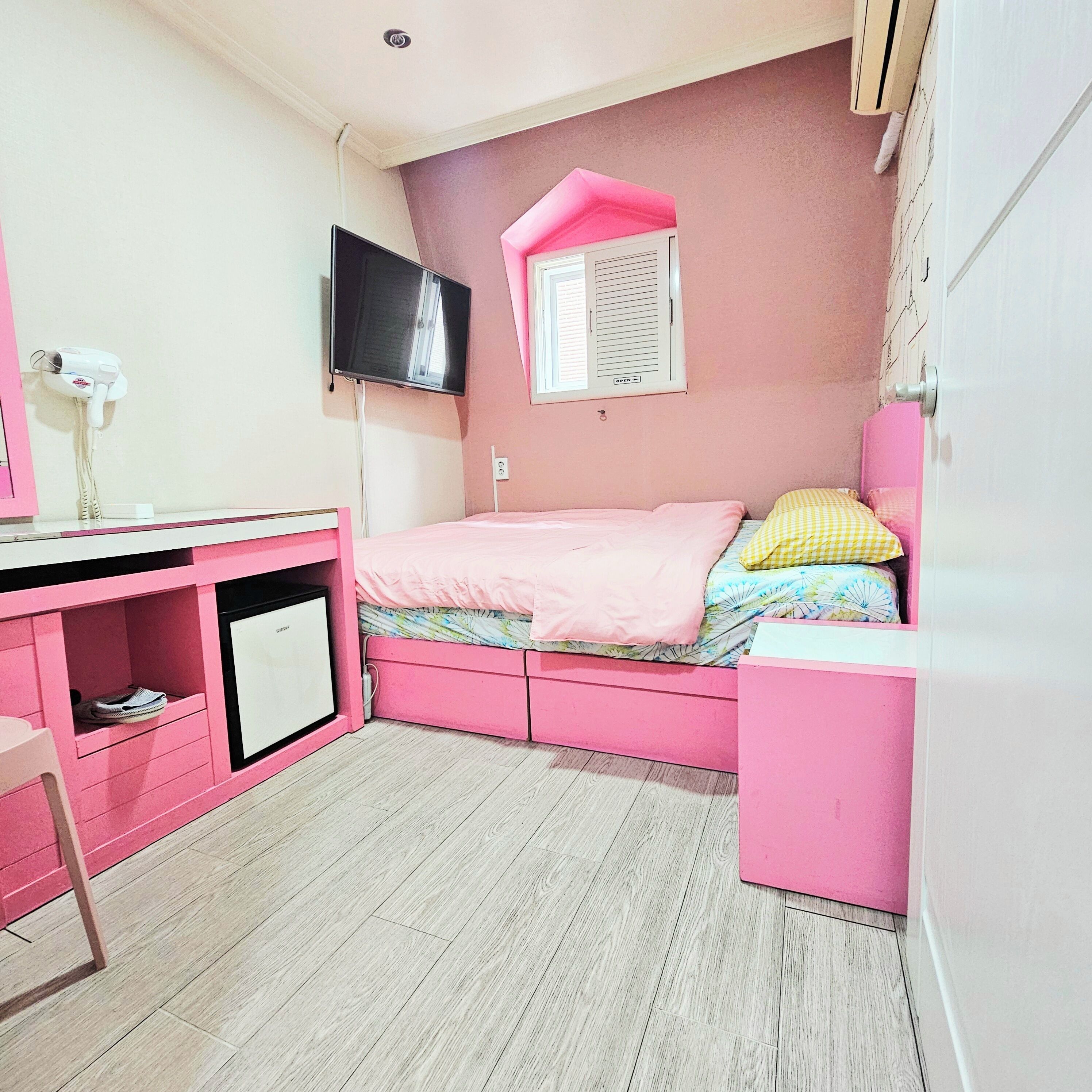 シングルルーム | 防音設備、WiFi (無料)、ベッドシーツ