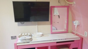 Family Room | Soundproofing, free WiFi, bed sheets - OPPA Hostel Sinchon-Hongdae (Seoul)