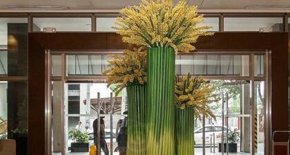 Mandarin Plaza Hotel