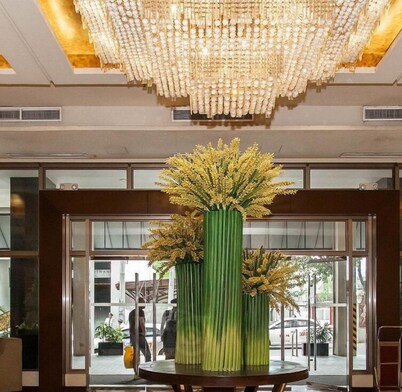 Mandarin Plaza Hotel