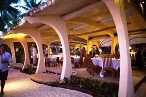 Lobby lounge - Mandala Resort (Fetoko Island)