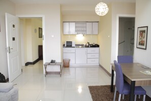 Family Room | In-room dining - Homage Hotel (Addis Ababa)