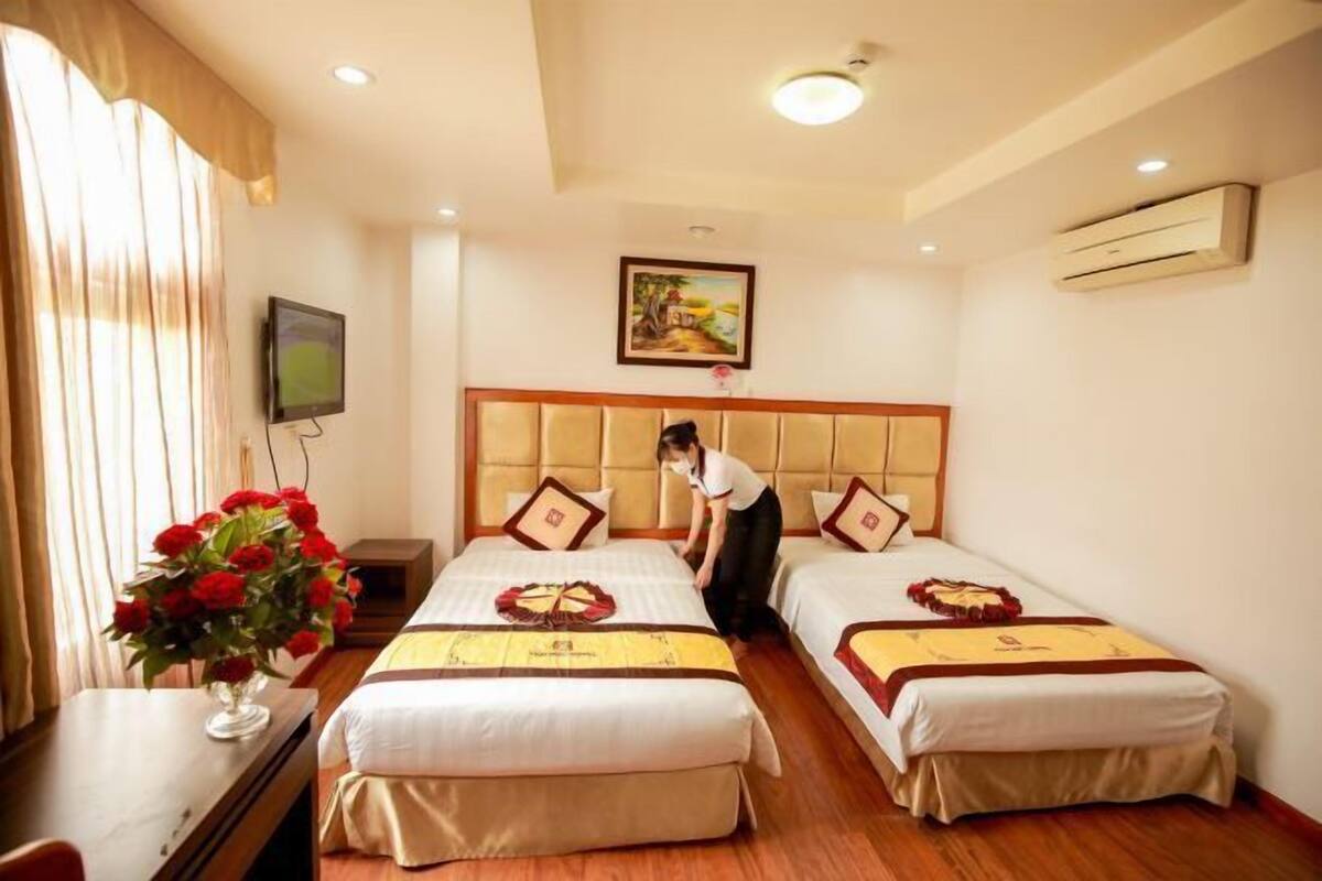 1 kamar tidur, selimut bulu angsa, minibar, dan brankas