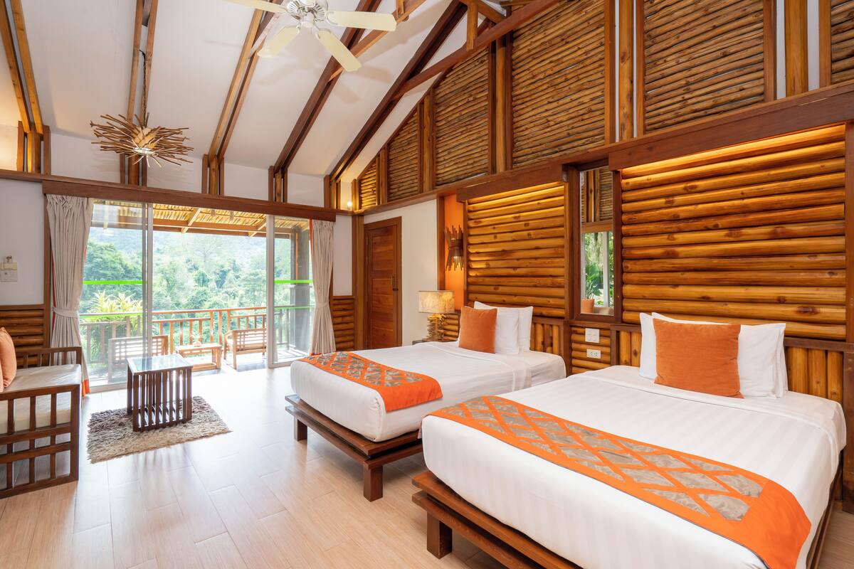 River View Deluxe | เครื่องนอนระดับพรีเมียม, ตู้นิรภัยในห้องพัก, โต๊ะทำงาน, ผ้าม่านกันแสง