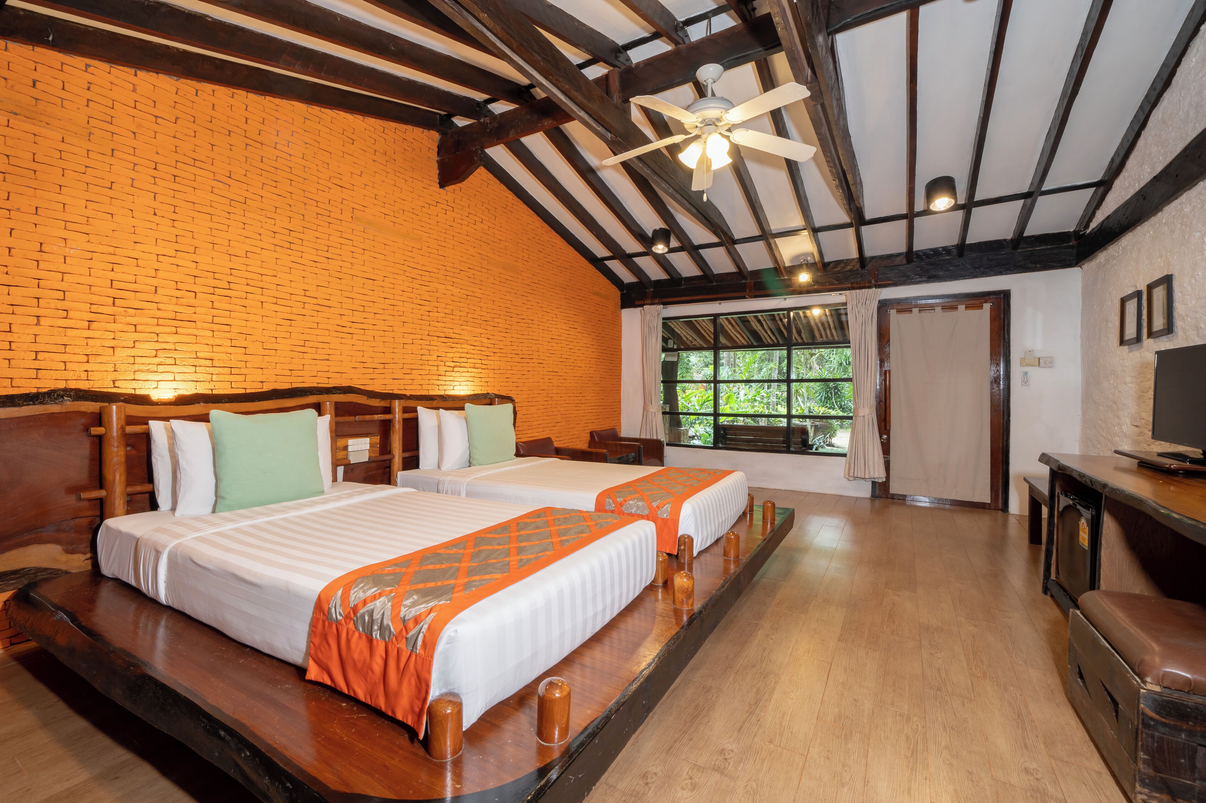 Superior Twin Room | Premium bedding, in-room safe, desk, blackout drapes