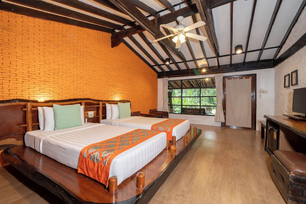 Superior Twin Room | Premium bedding, in-room safe, desk, blackout drapes