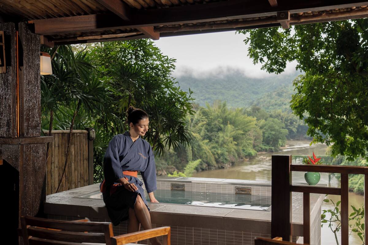 River View Onsen Villa | เครื่องนอนระดับพรีเมียม, ตู้นิรภัยในห้องพัก, โต๊ะทำงาน, ผ้าม่านกันแสง