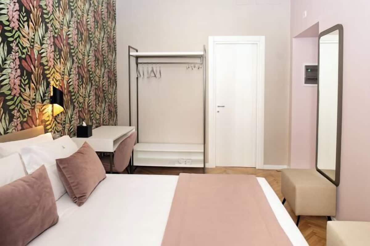 1 bedroom, premium bedding, down comforters, minibar