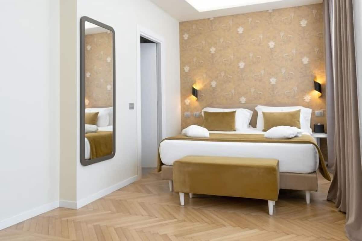 1 bedroom, premium bedding, down duvets, minibar