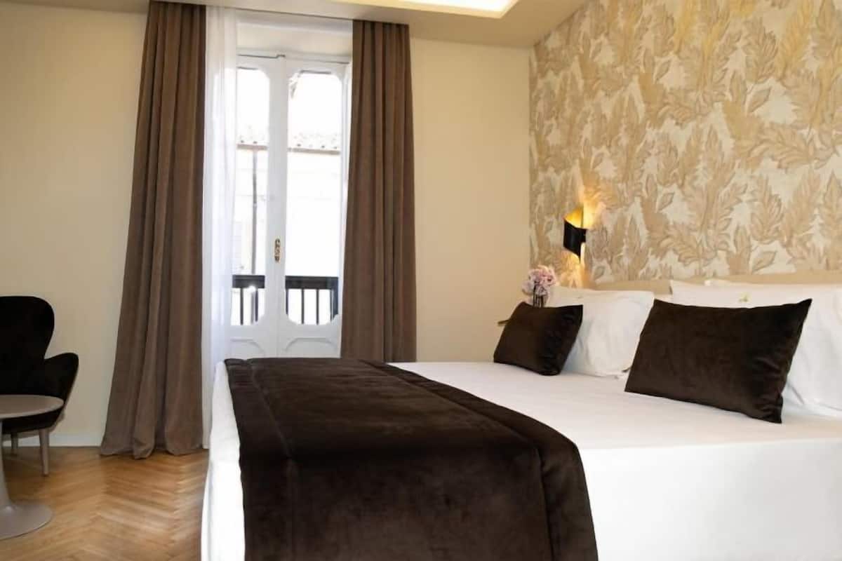 1 bedroom, premium bedding, down duvets, minibar