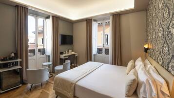 Deluxe Room | Premium bedding, down comforters, minibar, in-room safe