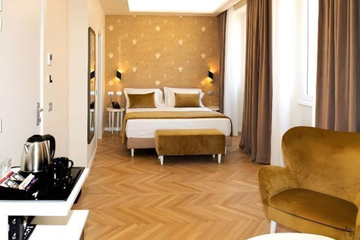 1 bedroom, premium bedding, down duvets, minibar