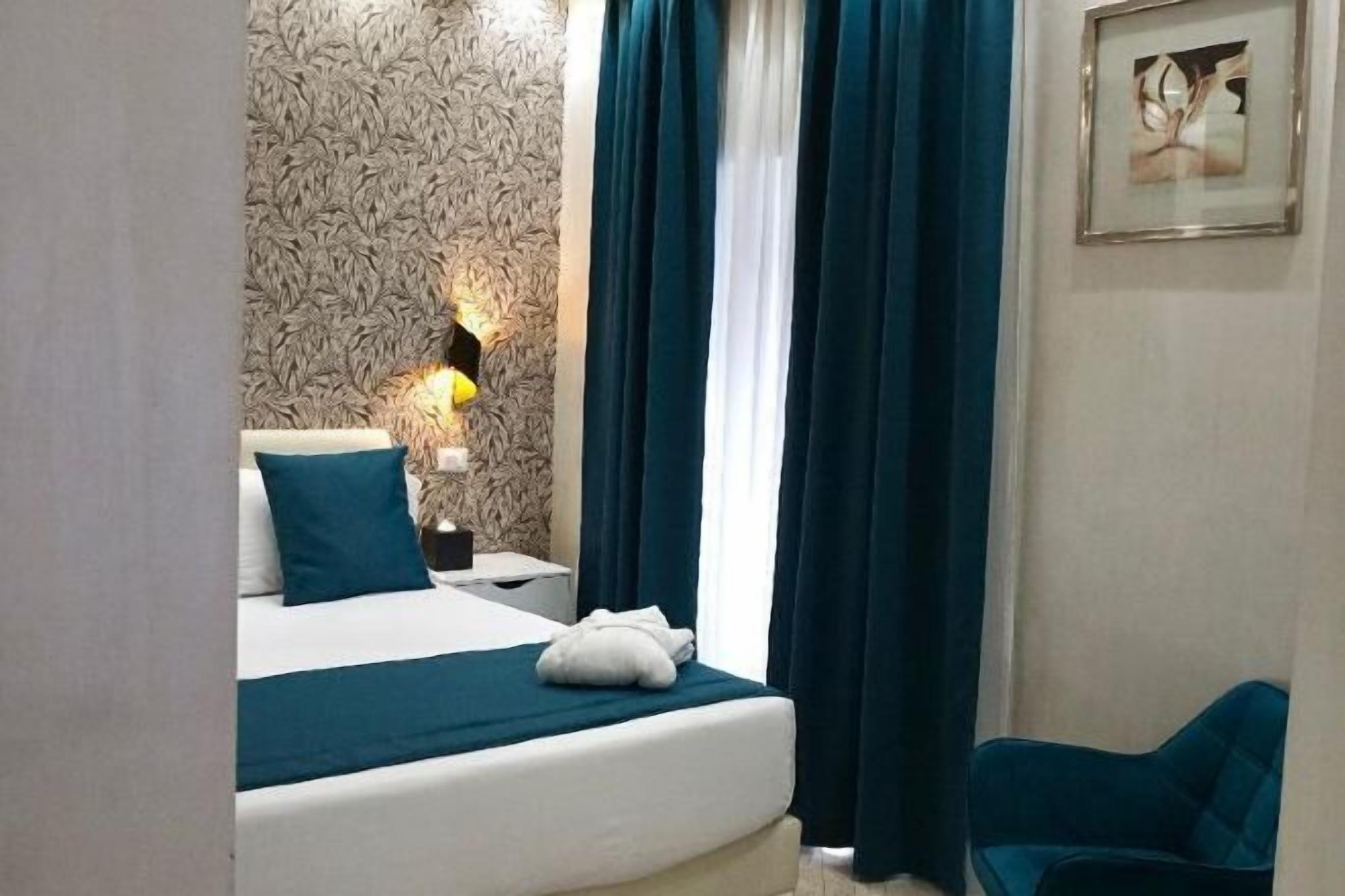 Premium bedding, down comforters, minibar, in-room safe