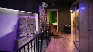Couples treatment rooms, sauna, hot tub, steam room