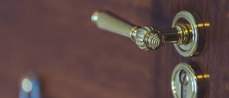 A door handle with a round keyhole and a decorative knob.