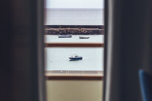 1 habitación, caja de seguridad en la habitación y escritorio 