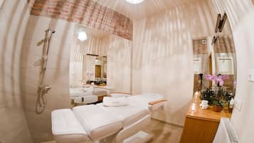 Behandlungsräume für Paare, Whirlpool, Dampfbad, Türkisches Bad/Hamam