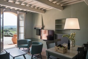 En 50-tommers smart-TV med Parabol-TV