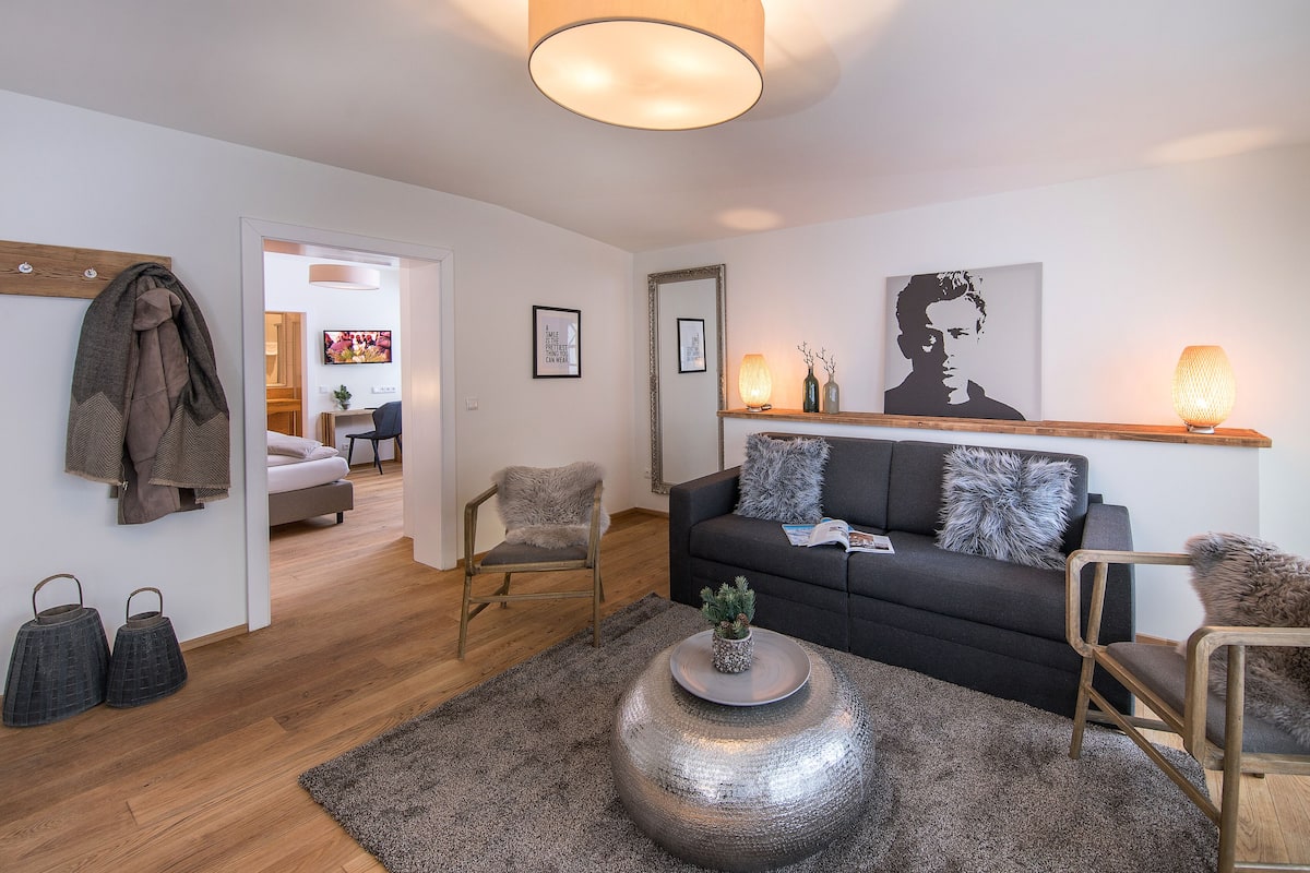 Superior Suite | 1 bedroom, premium bedding, minibar, in-room safe